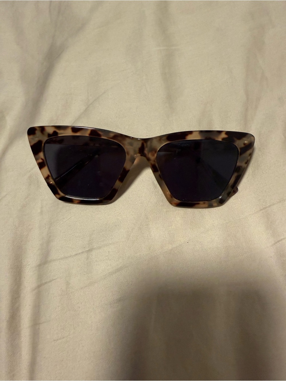 Urban Outfitters Tortoiseshell Cat Eye Sunglasses - Brown/Black